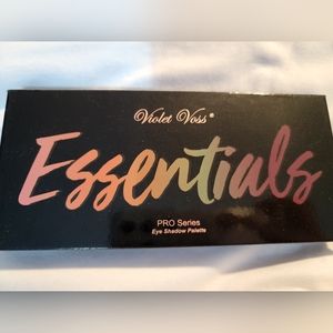 Violet Voss Essentials Palette